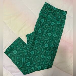 EUC CVG Shamrock Capris - Medium